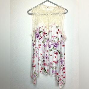 Torrid Feminine Lace top floral Sharkbite blouse w/ sweetheart neckline